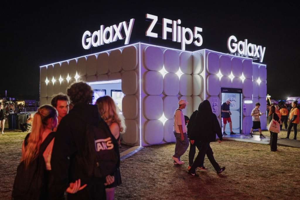 Samsung Foldable Campaign Success Stories image 102 galaxy z flip 5